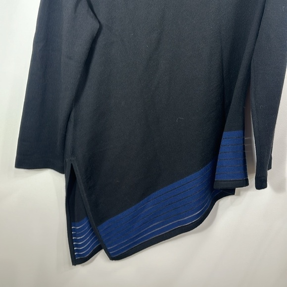 St.John black and blue asymmetrical 97% wool top size large. - Picture 10 of 11